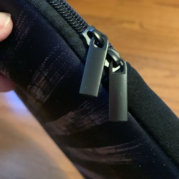 Americana padded laptop case.  Very thick & nice. - Picture 4 of 6